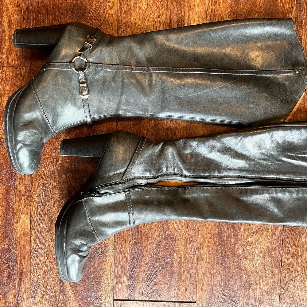 Gray Heeled Boots with Classic Design